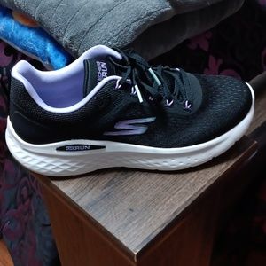 Gently used skechers go run